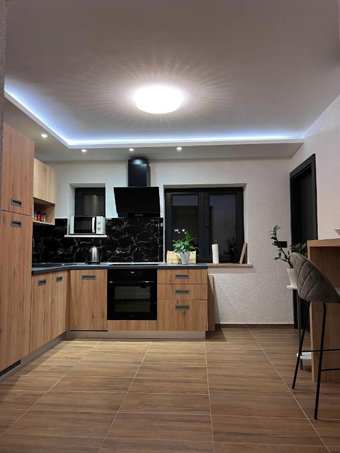 Betty Apartments Borik - Whole Ground Floor ロヴィニ エクステリア 写真