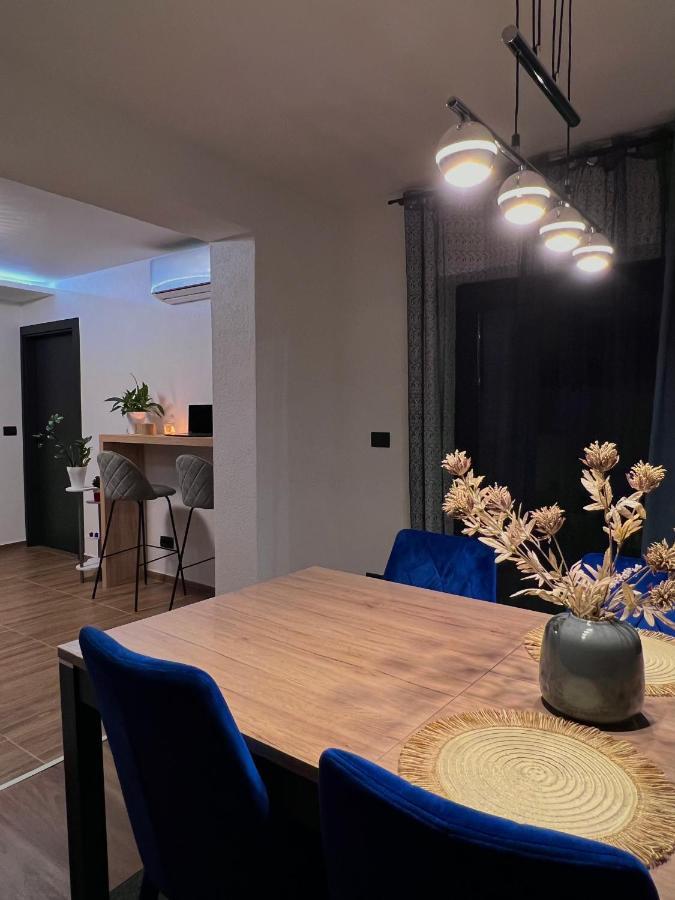 Betty Apartments Borik - Whole Ground Floor ロヴィニ エクステリア 写真