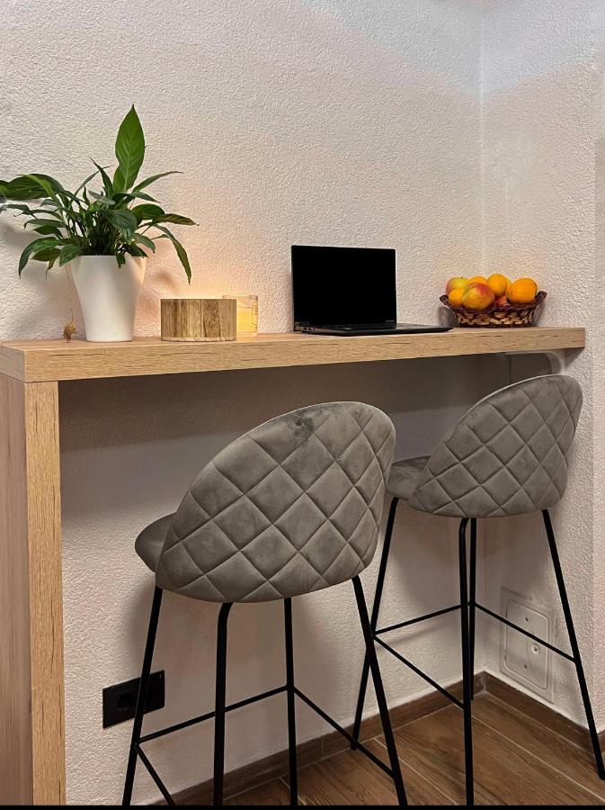 Betty Apartments Borik - Whole Ground Floor ロヴィニ エクステリア 写真