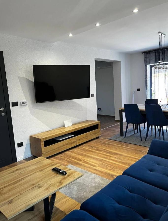 Betty Apartments Borik - Whole Ground Floor ロヴィニ エクステリア 写真