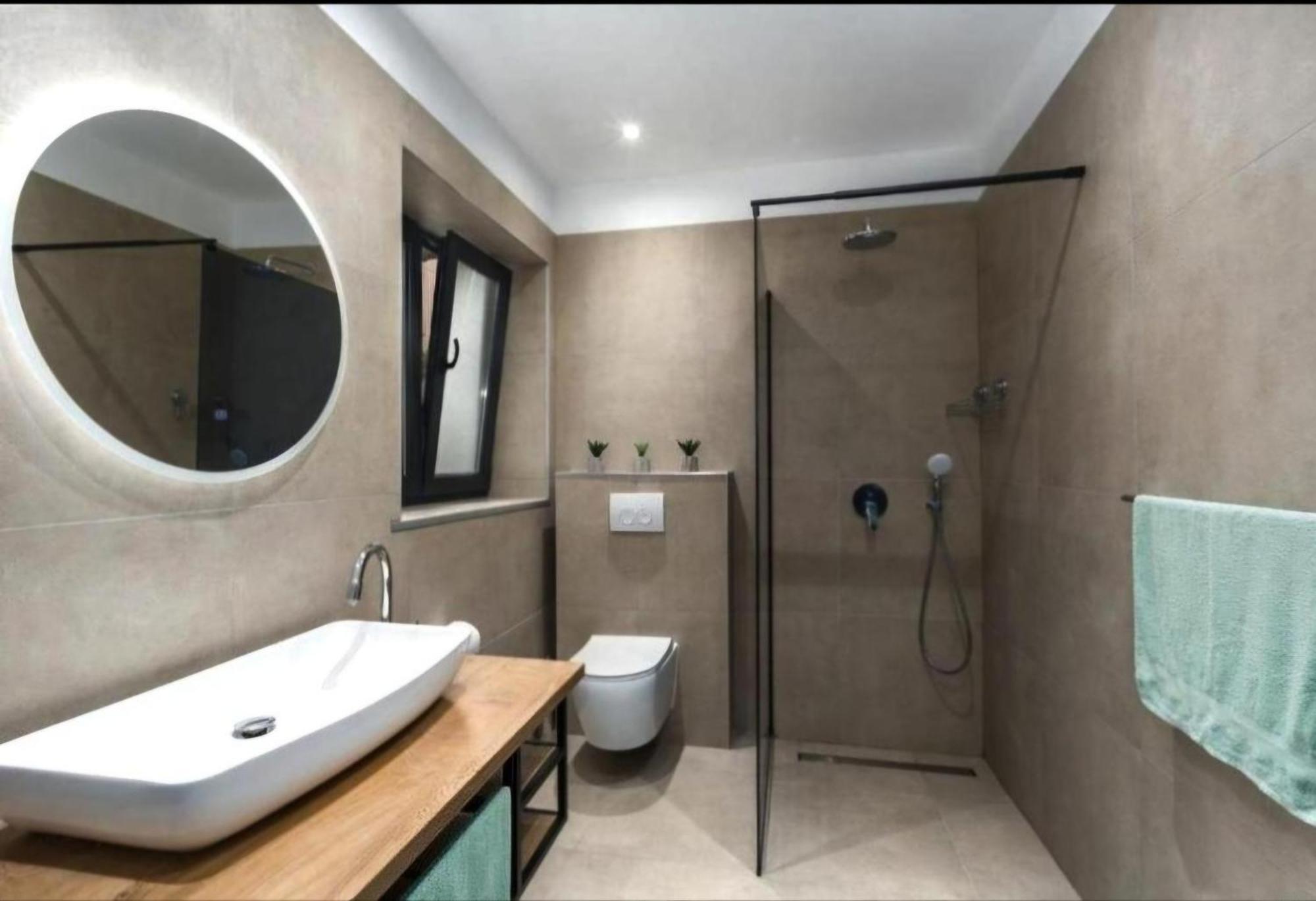 Betty Apartments Borik - Whole Ground Floor ロヴィニ エクステリア 写真